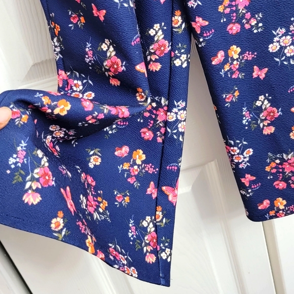 Forever Me Girls Floral Crepe Halter Neck Jumpsuit Size 10 Color: Navy Floral - Picture 6 of 7